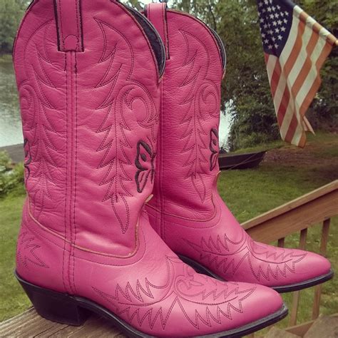 pink cowboy boots short
