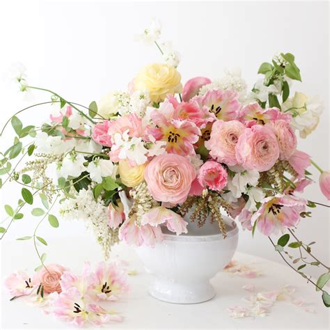 Elegant Pink Floral Arrangements for Any Occasion