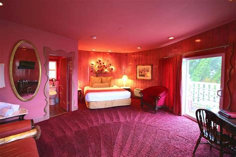 pink hotel los angeles