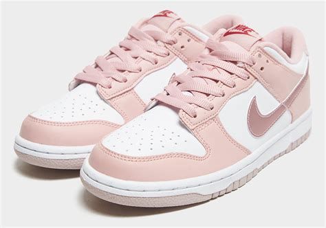 pink nike shoes dunks
