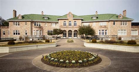 pink palace museum and planetarium memphis