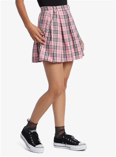 pink plaid pleated skirt