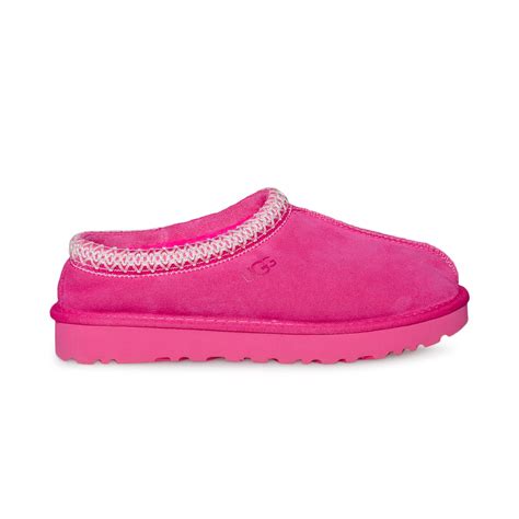 Pink Uggs Slippers: The Ultimate Cozy Comfort Trend for 2023