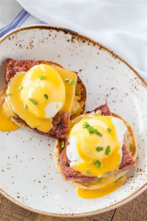 Perfectly Poached Eggs Benedict
