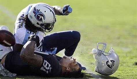 Pitt Player Smashes His Head Against Helmet 😬 - YouTube