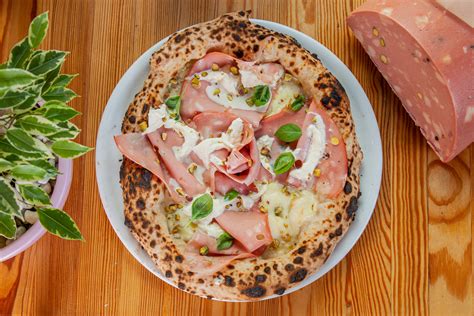 Pizzottella Mortadella E Stracciatella