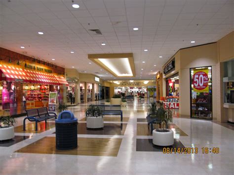 places to eat at cross county mall