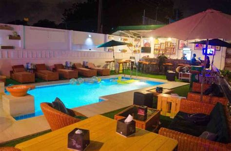 places to hangout in accra at night