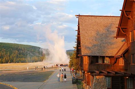 places to stay near yellowstone park