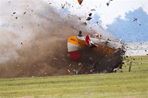 plane crashes air show