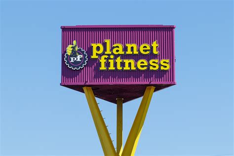 planet fitness stock today