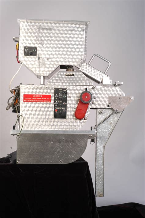 Plastic Sphere Dispenser Operator