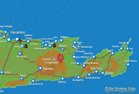 La ville de Tzermiado, le massif et la grotte du Dicté, et le plateau