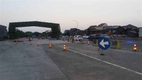 plaza gerbang tol gayamsari