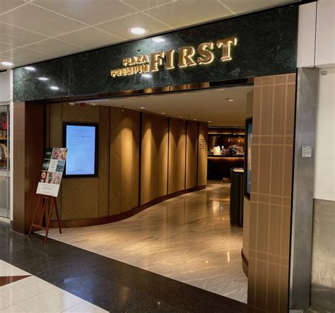 plaza premium lounge hong kong review