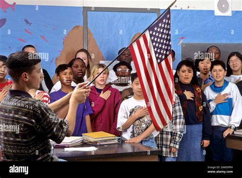pledge of allegiance in schools when did it start