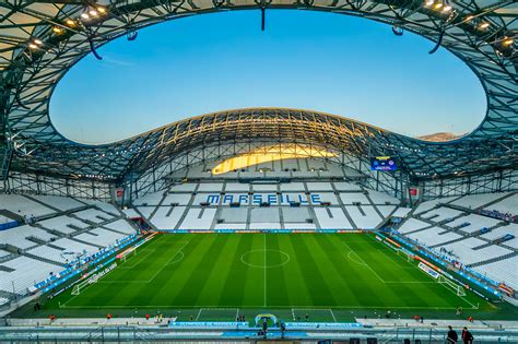 plus grand stade de marseille