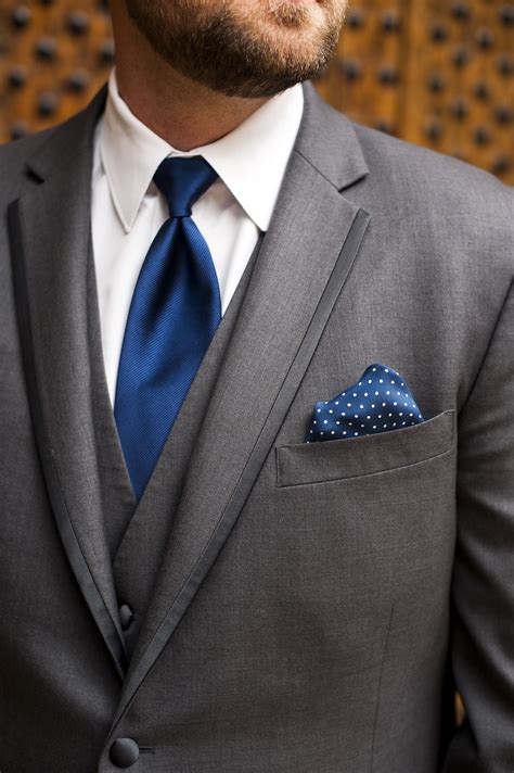 Don't Be A (Pocket) Square Knot Standard Blog