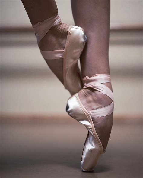 pointe ballet shoes