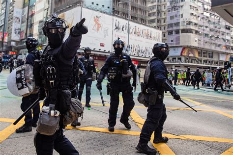 policeman death news in hong kong unrest