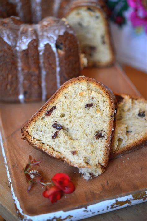 polish babka with raisins