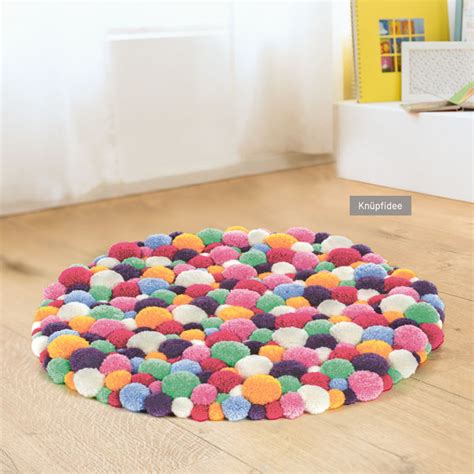 DIY Pompom Teppich und Gewinnerin Lampe Teppich, Kinderteppiche