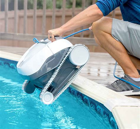 pool cleaning robot cleaning