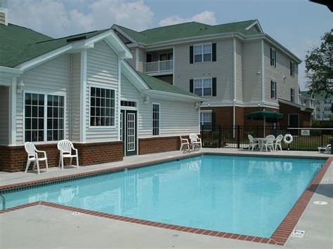 Southwind Apartments pool