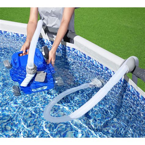 pool vacuum cleaning