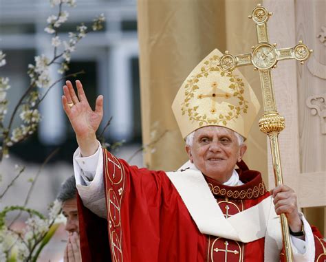 pope benedict dies