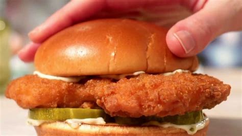 Popeyes Fish Sandwich TV Commercial, 'Catch of the Season' iSpot.tv