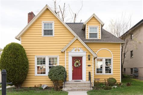 8 Unusual Colors You Haven't Considered For Your Front Door (But