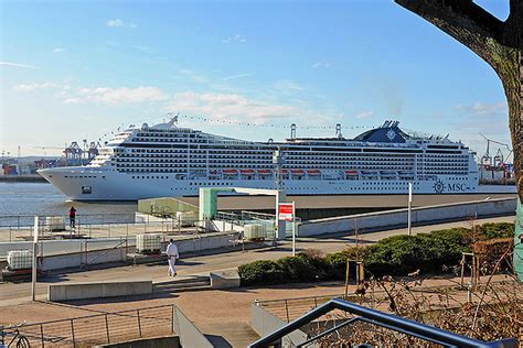 port of hamburg arrivals