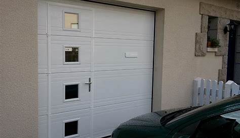 Pose d'une porte de garage isolante avec porte de service