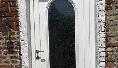 Achat de porte d'entrée vitrée en PVC de couleur blanche à
