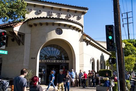 porto's bakery burbank hours