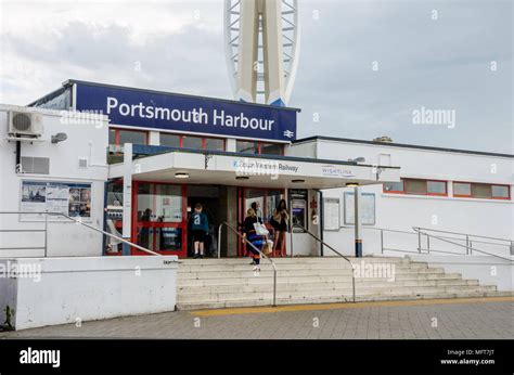 portsmouth station to portsmouth harbour