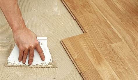 Pose d’un parquet collé en chêne massif