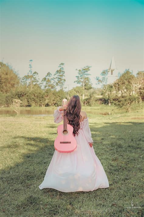 Cool Poses Book De 15 2023