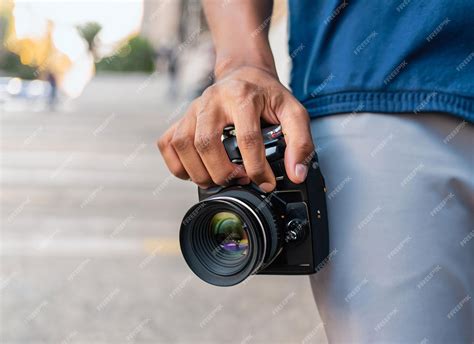 Poses Com Camera Na Mao