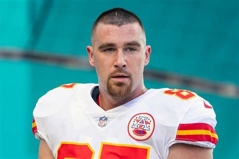 position travis kelce plays