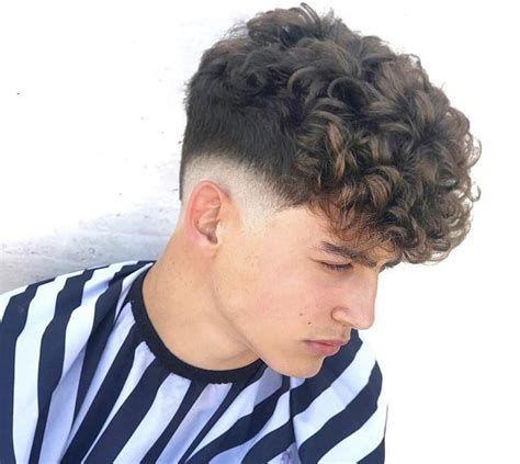 Temukan Potongan Rambut Curly Pria yang Sempurna untuk Penampilan Maksimal