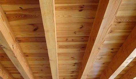 Plafond bois avec poutres apparentes et ambiance rustique