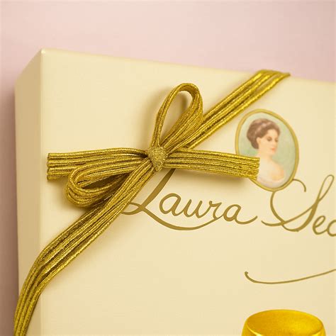 Pre-Tied Stretch Loop Bows