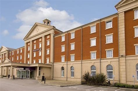 premier inn manchester trafford centre west