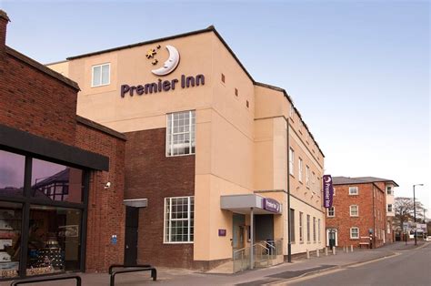 premier inn stratford upon avon parking