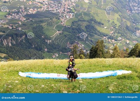 prepare for paragliding