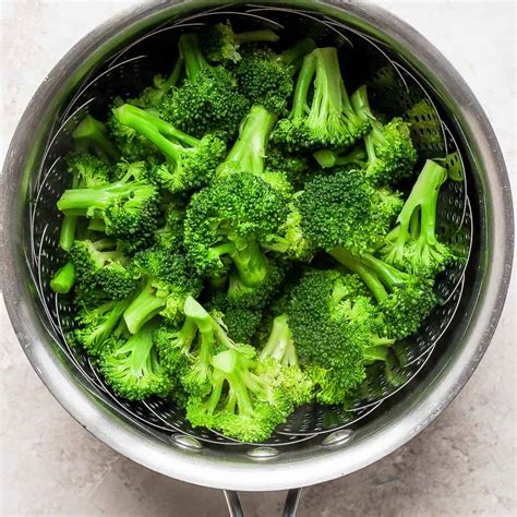 Preparing broccoli for cooking on stove without stamer
