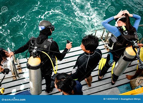 preparing scuba diving