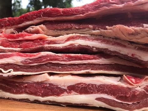 preparing the beef belly slices